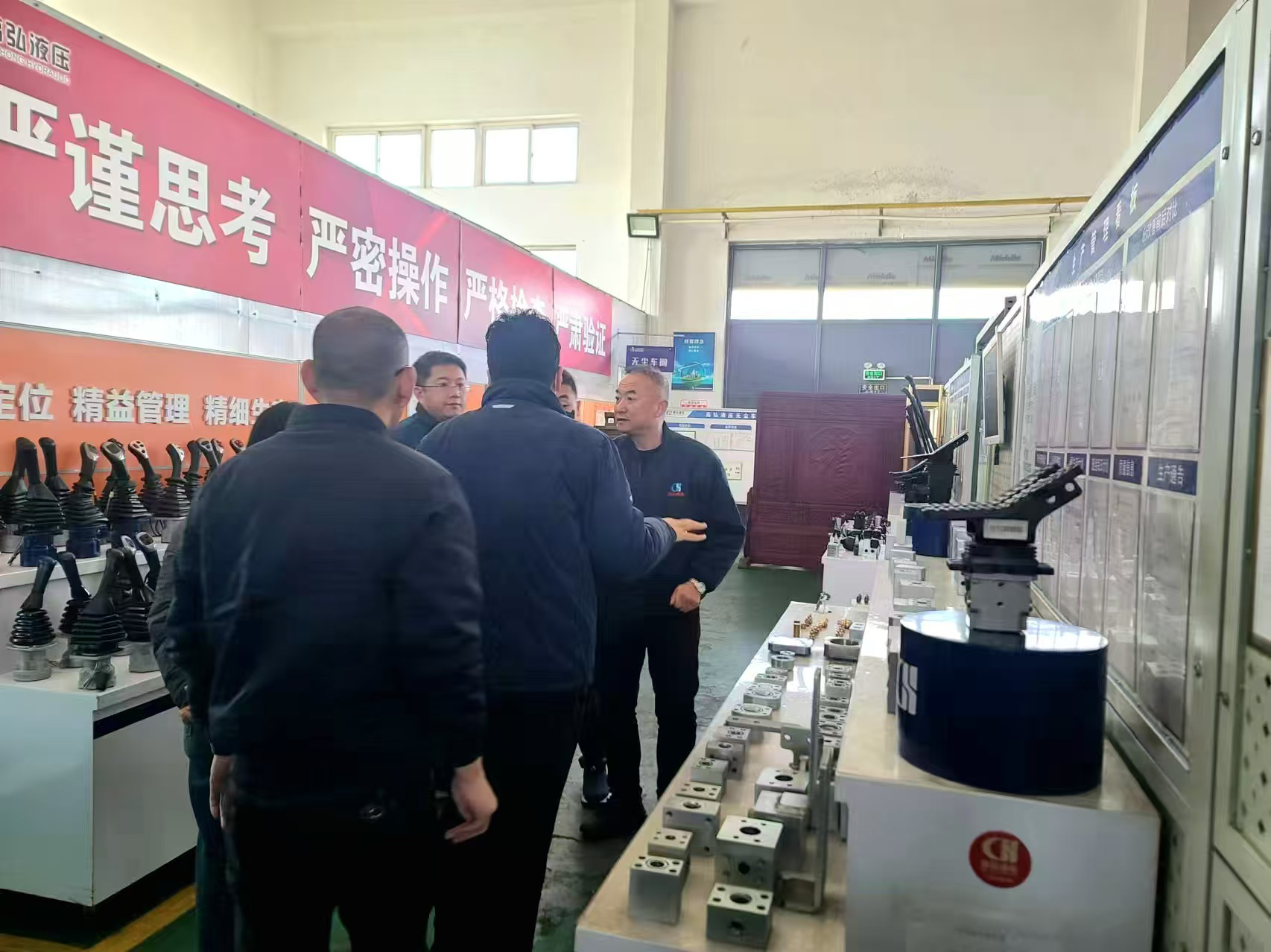 2024年12月11日迪万伦品管李熙春经理金部长于部长等一行视察高弘液压