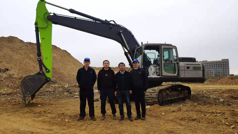 高弘液压先导手柄、脚踏阀产品试装中联重科20吨机型，场地试车圆满成功！